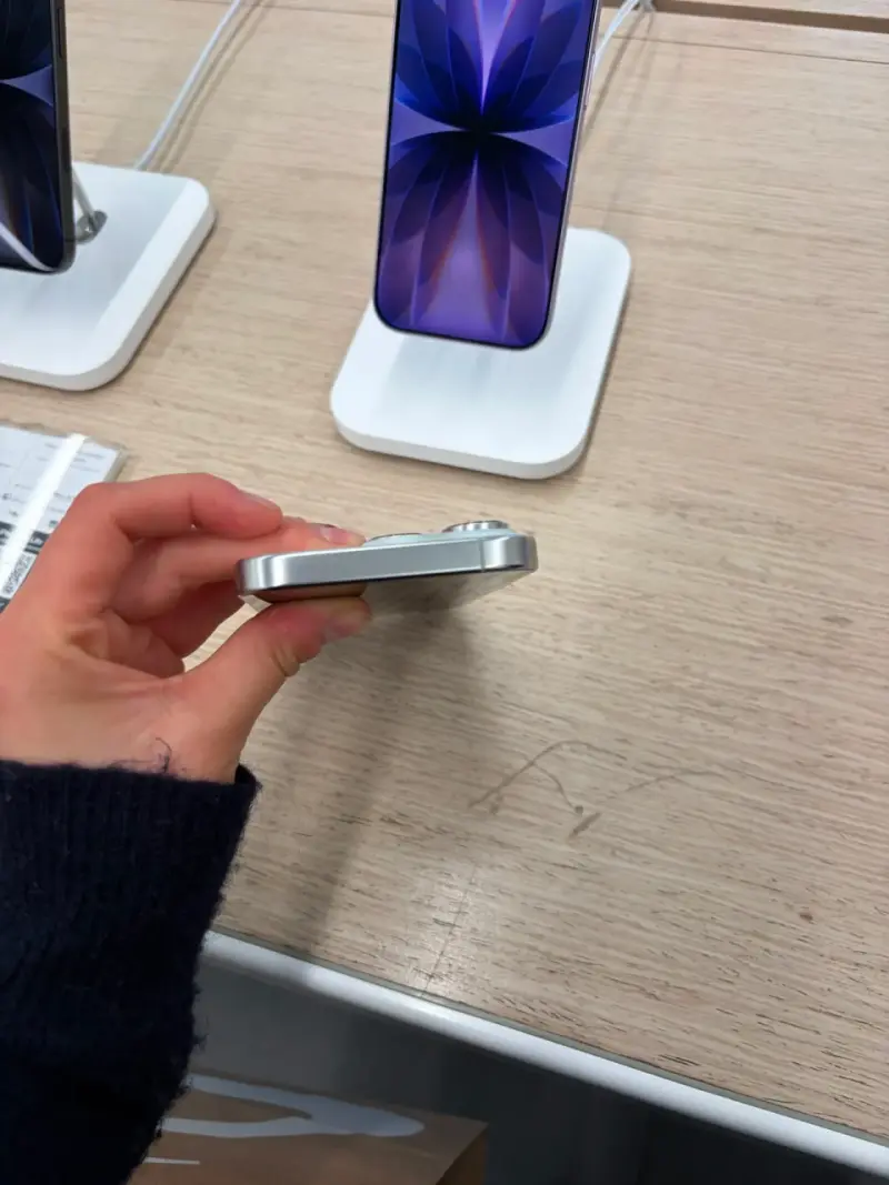 iPhone 16 Pro blanco en buen estado - 3