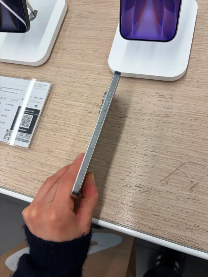 iPhone 16 Pro blanco en buen estado - 5