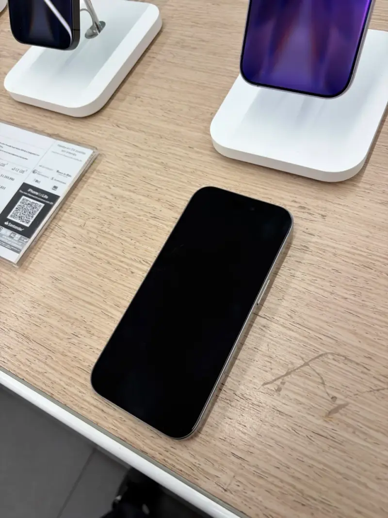 iPhone 16 Pro blanco en buen estado - 6