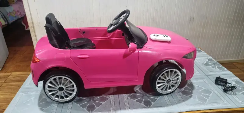 Auto eléctrico para niños rosa con control remoto - 2