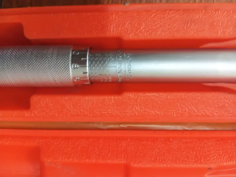 Llave de Torque Truper TORQ-1/2 con Estuche - 1