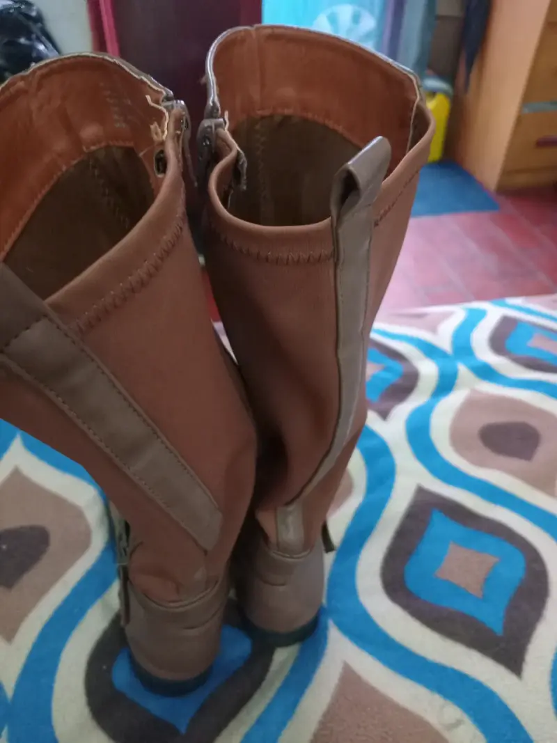 Botas largas de cuero marrón con hebilla - 2