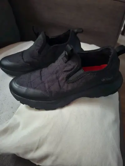 Zapatillas negras  para mujer con suela antide - miniatura 2