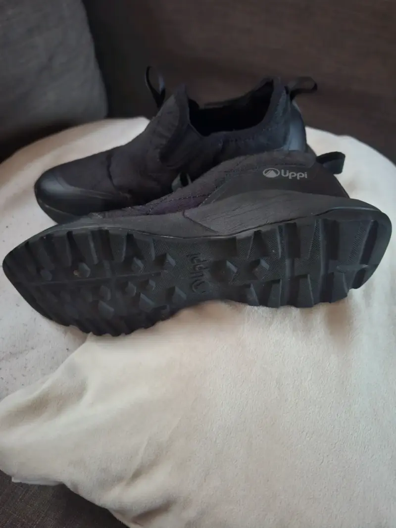 Zapatillas negras  para mujer con suela antide - 4