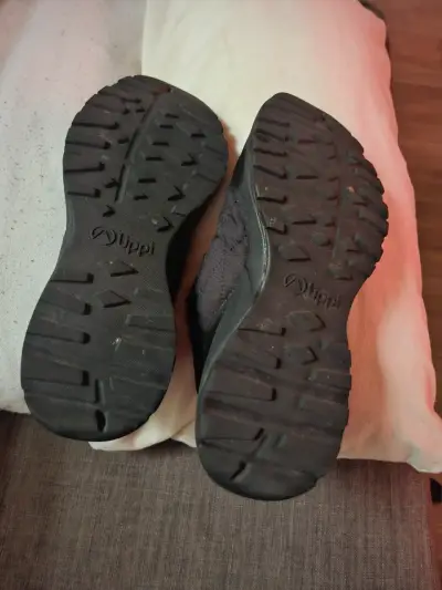 Zapatillas negras  para mujer con suela antide - miniatura 5