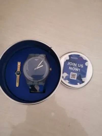 Reloj Swatch azul camuflaje, caja original metal, - miniatura 3