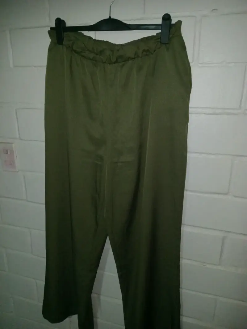 Pantalones de mujer en verde y negro talla XL - 2