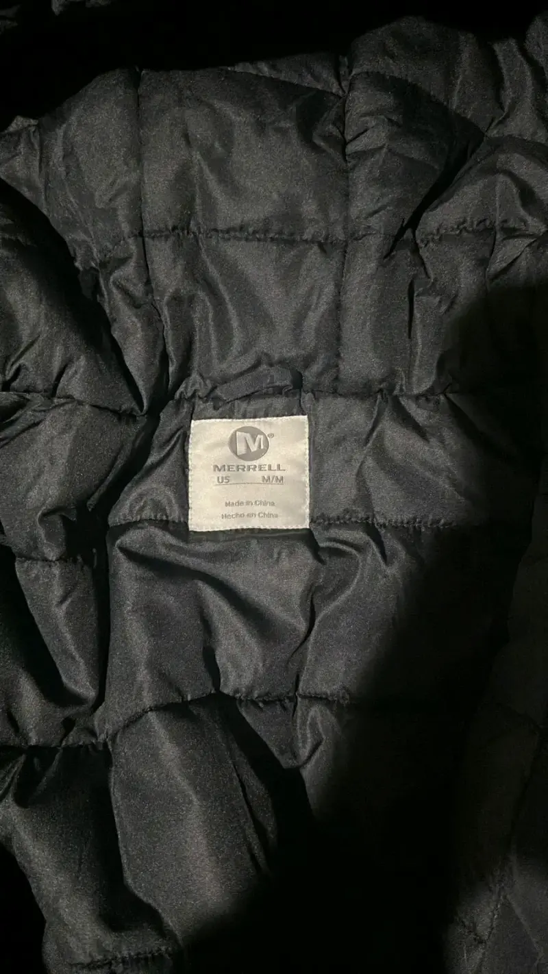 Chaqueta impermeable negra Merrell con capucha - 2