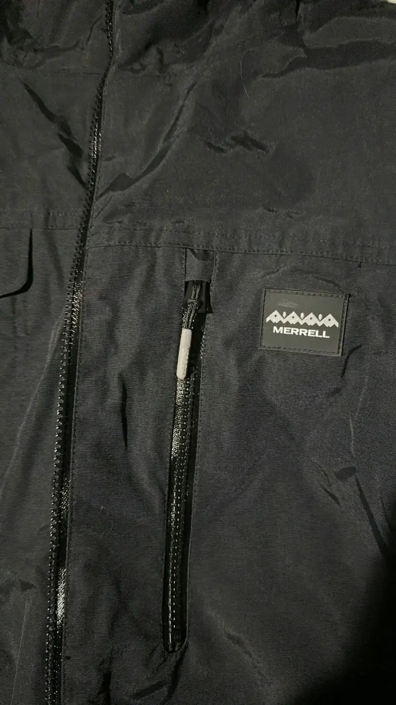 Chaqueta impermeable negra Merrell con capucha - 3