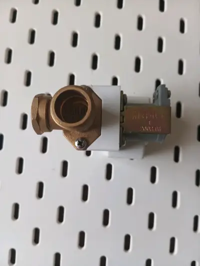 Válvula solenoide de latón para agua - miniatura 1
