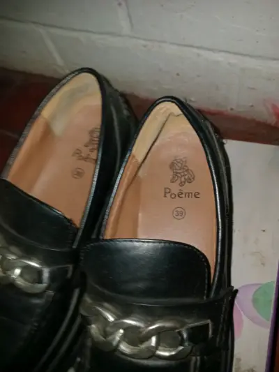 Zapatos de cuero negro Poème talla 39 - miniatura 1