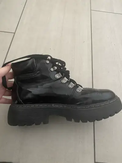 Botas negras de cuero con plataforma - miniatura 1