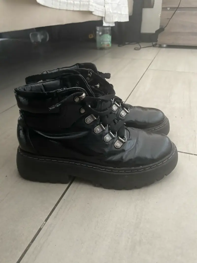 Botas negras de cuero con plataforma - 2