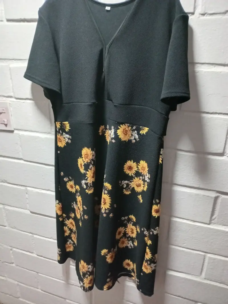 Vestido floral negro y azul talla XXL