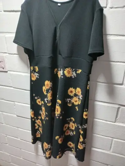 Vestido floral negro y azul talla XXL - miniatura 1