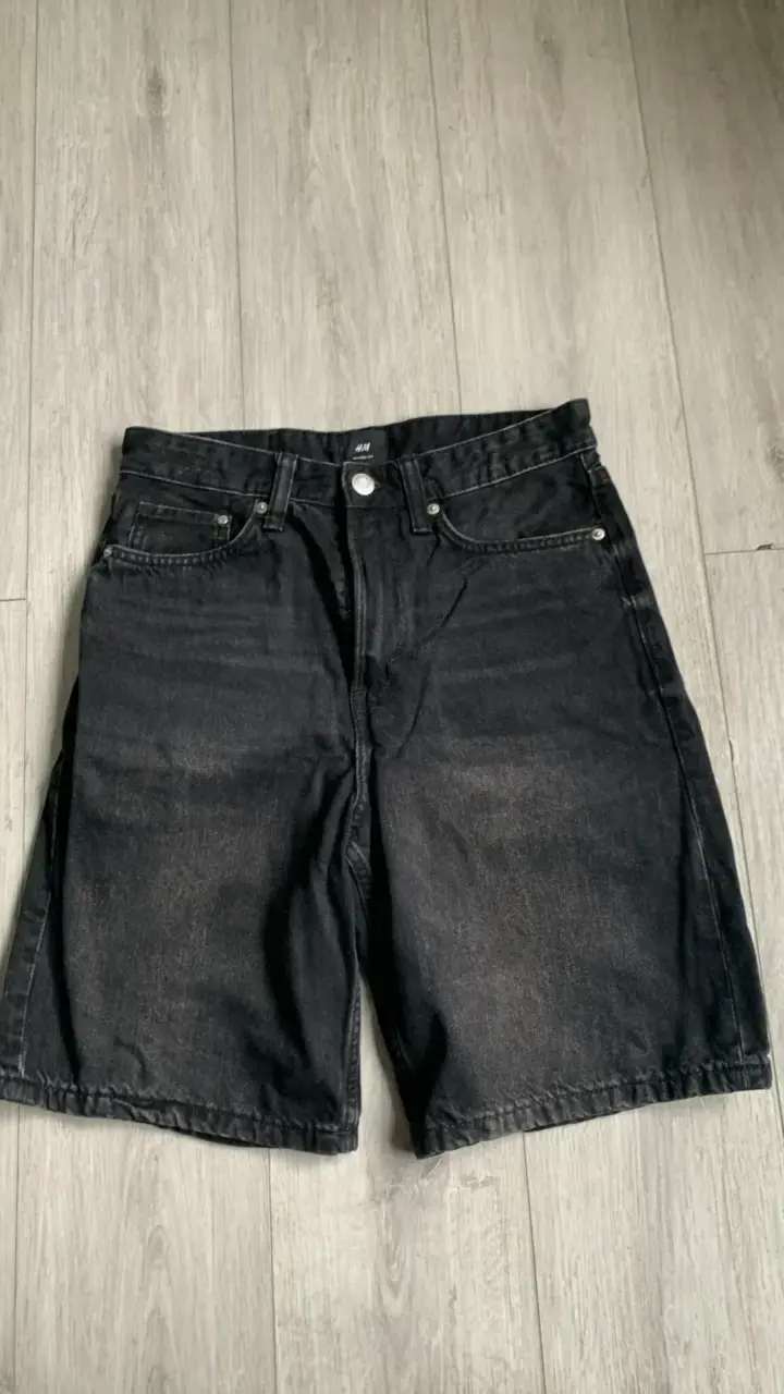 Shorts de mezclilla negros H&M Relaxed Fit