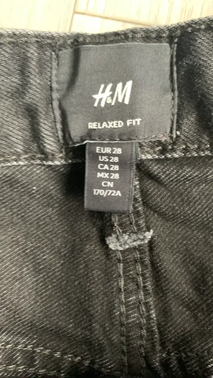 Shorts de mezclilla negros H&M Relaxed Fit - 2