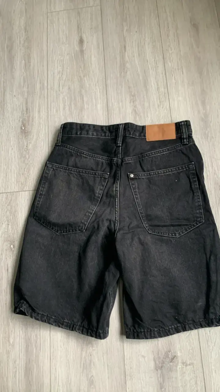 Shorts de mezclilla negros H&M Relaxed Fit - 3