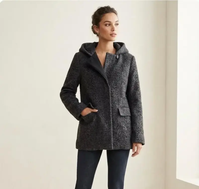 Abrigo gris con capucha, talla S