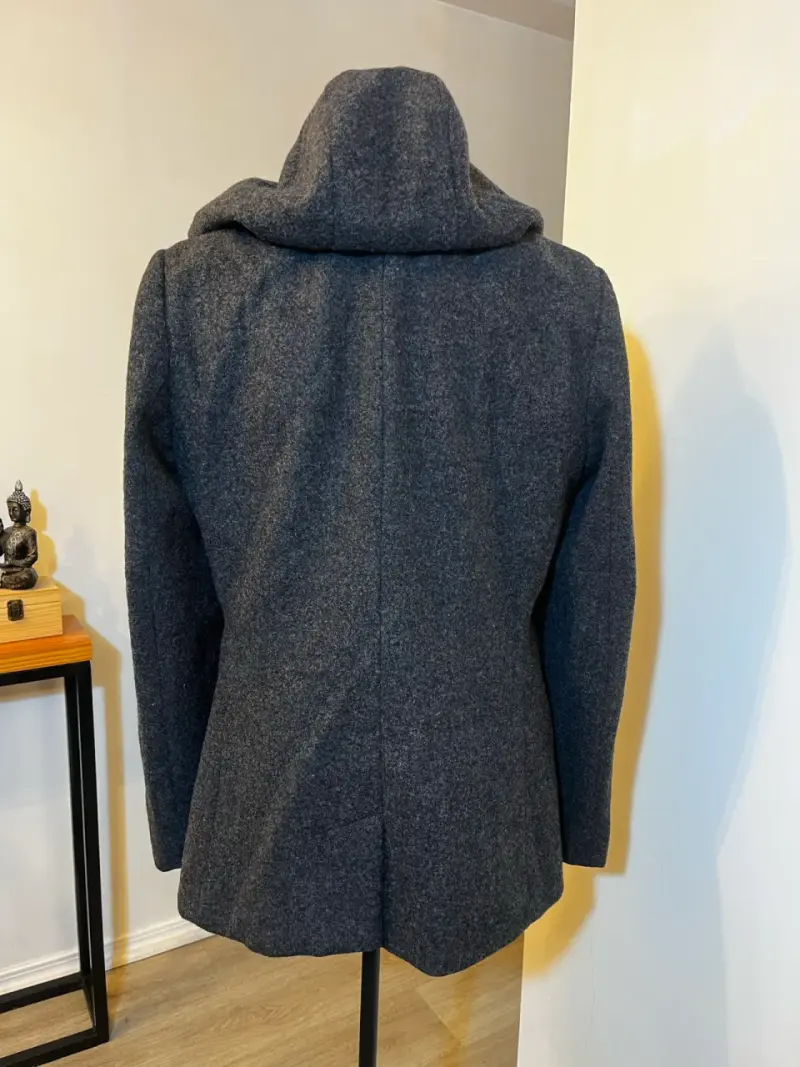 Abrigo gris con capucha, talla S - 3