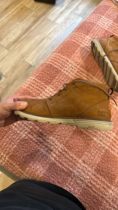 Botas de cuero marrón CAT para hombre - miniatura 1