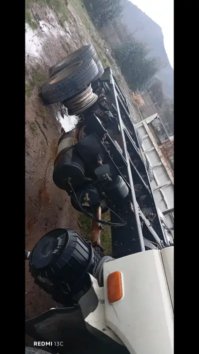 Camión Foton Auman en buen estado - miniatura 4