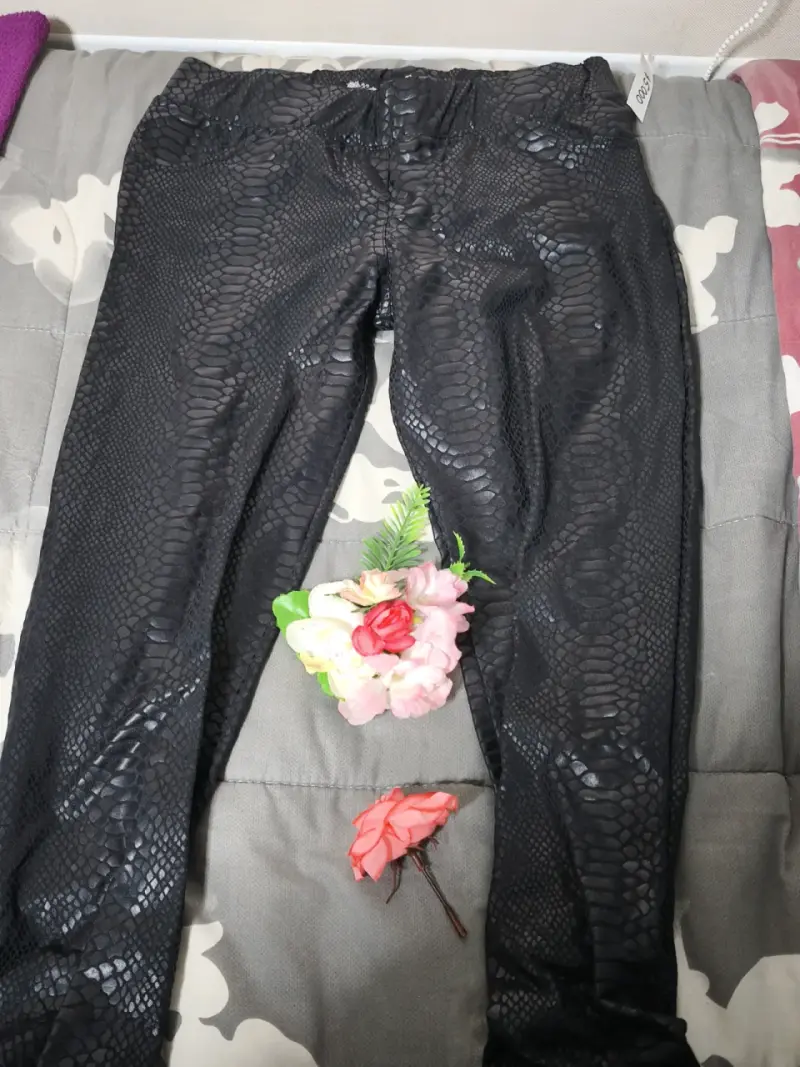 Calzas con textura de serpiente Talla M - 2