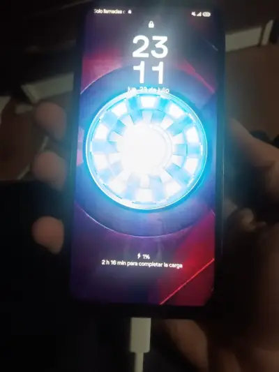 Smartphone con pantalla grande y carga rápida - miniatura 1