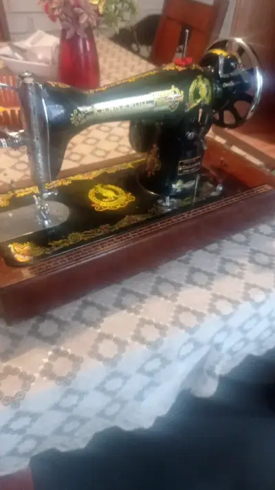Máquina de Coser Antigua Kangaroo Decorativa - miniatura 2