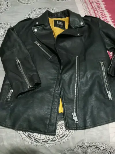 Chaqueta de cuero negra Zara Basic para mujer - miniatura 1