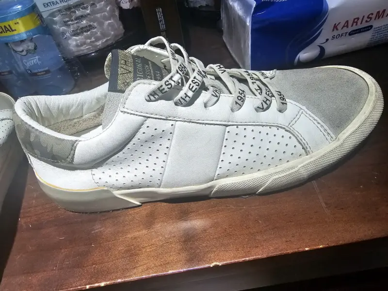 Zapatillas deportivas blancas con diseño camuflado - 2