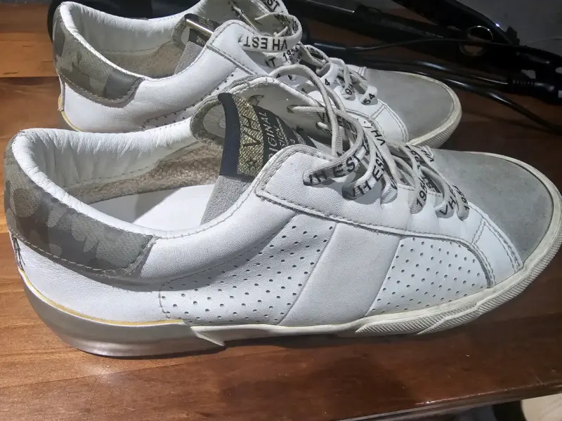 Zapatillas deportivas blancas con diseño camuflado - 3
