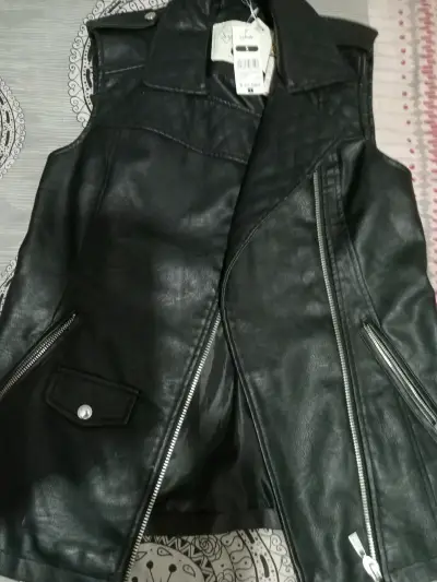 Chaleco de cuero negro sin mangas - miniatura 1