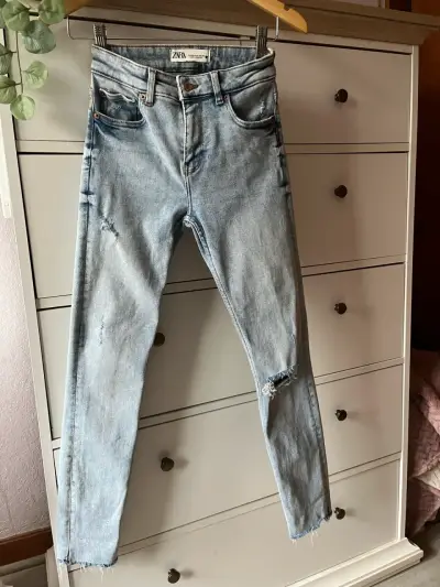 Jeans Zara Mujer Talla 34/ 36 - miniatura 1