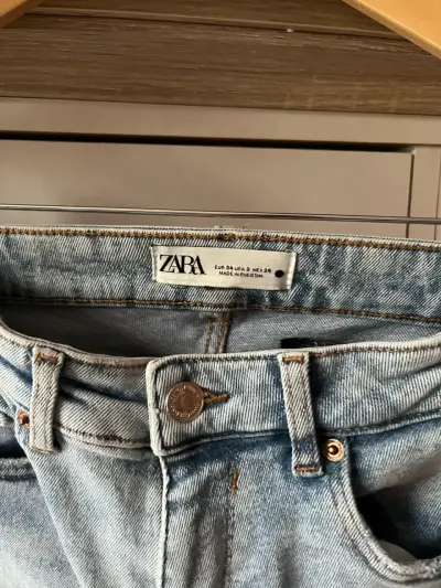Jeans Zara Mujer Talla 34/ 36 - miniatura 2