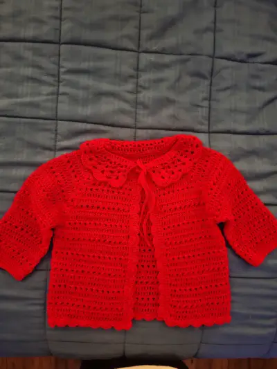 Conjunto de ropa tejida para bebé en crochet - miniatura 1