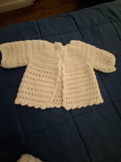 Conjunto de ropa tejida para bebé en crochet - miniatura 4