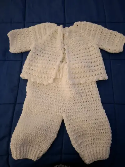 Conjunto de ropa tejida para bebé en crochet - miniatura 6