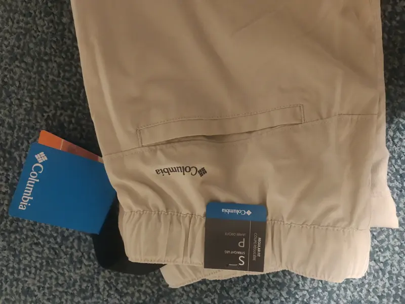 Pantalones Columbia beige con cinturón ajustable - 4