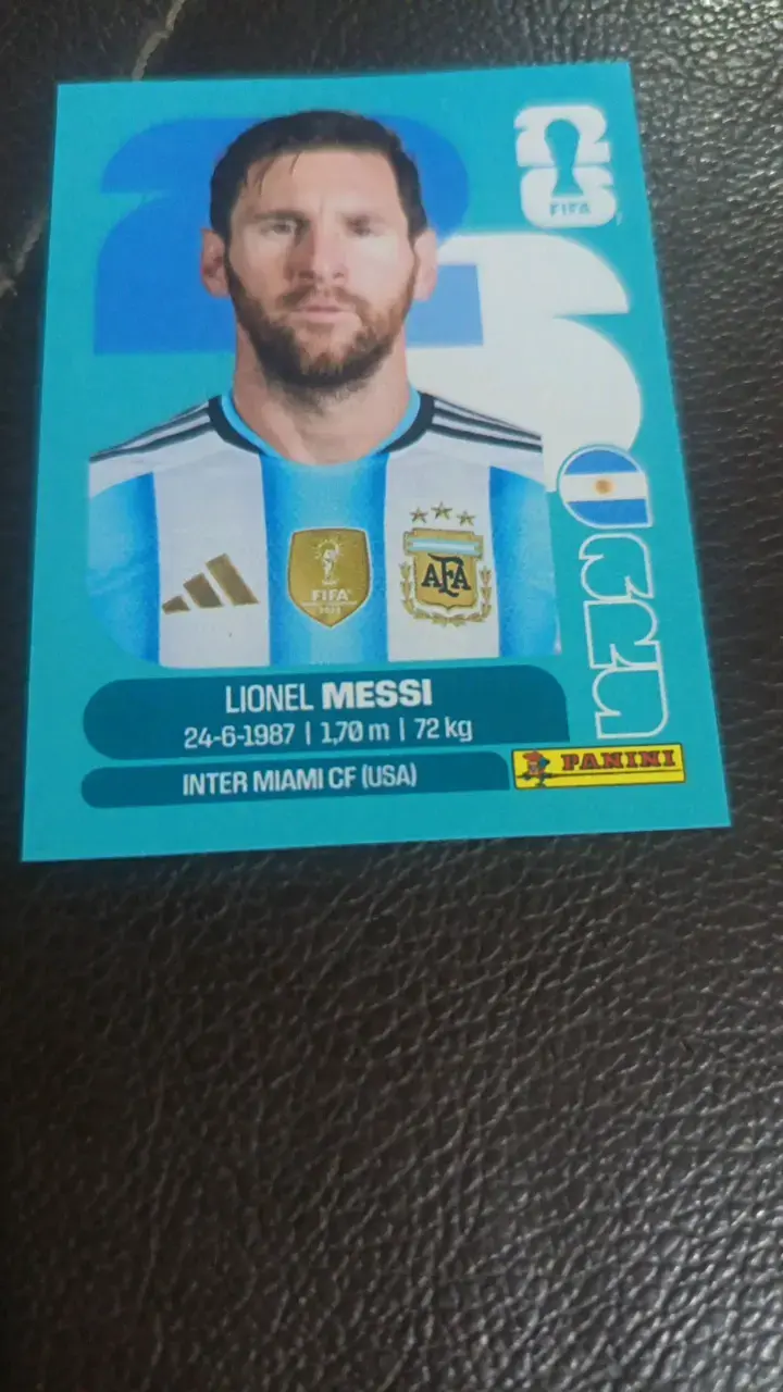 Lámina Panini de jugador de fútbol 2023