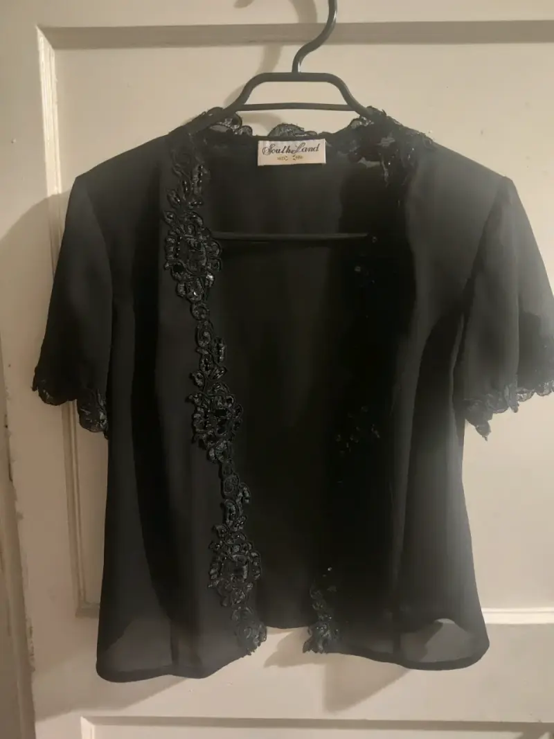 Blusa negra con encaje SouthLand - 1