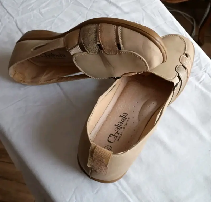 Zapatos planos beige Chalada