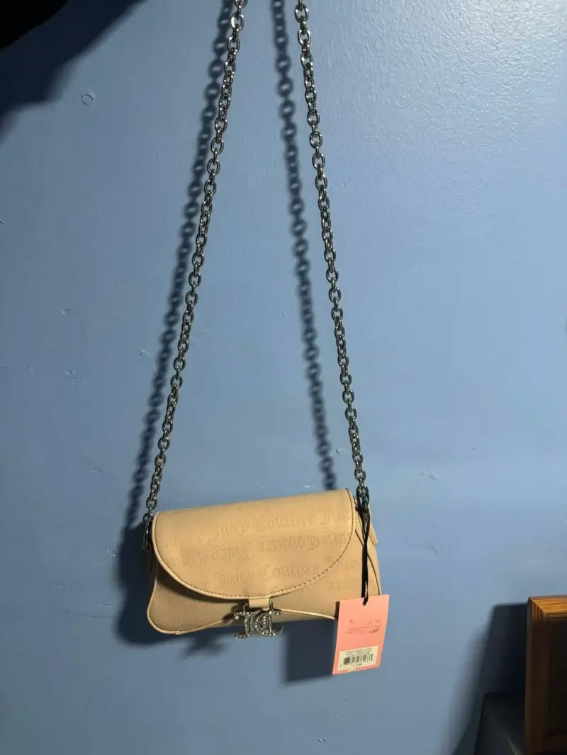 Cartera Juicy Couture beige con cadena - 3