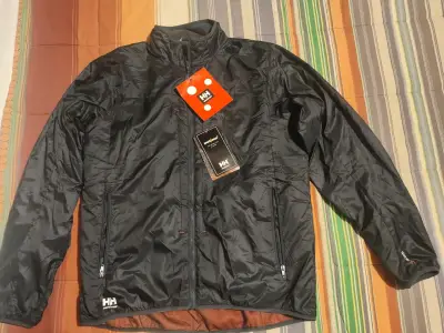 Chaqueta Helly Hansen negra con tecnología H2Flow - miniatura 1