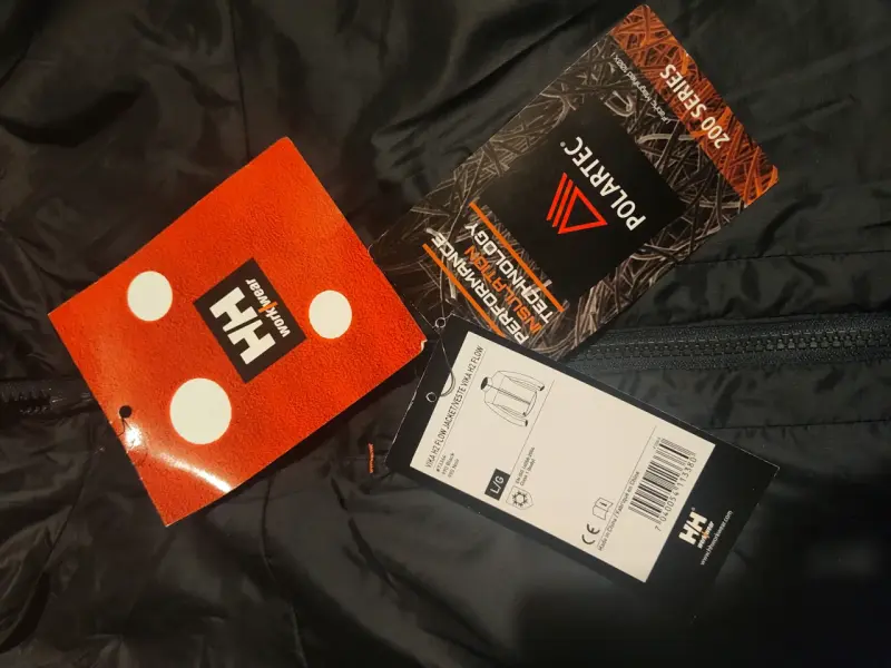 Chaqueta Helly Hansen negra con tecnología H2Flow - 2
