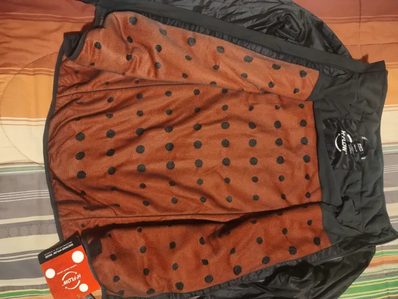 Chaqueta Helly Hansen negra con tecnología H2Flow - 3