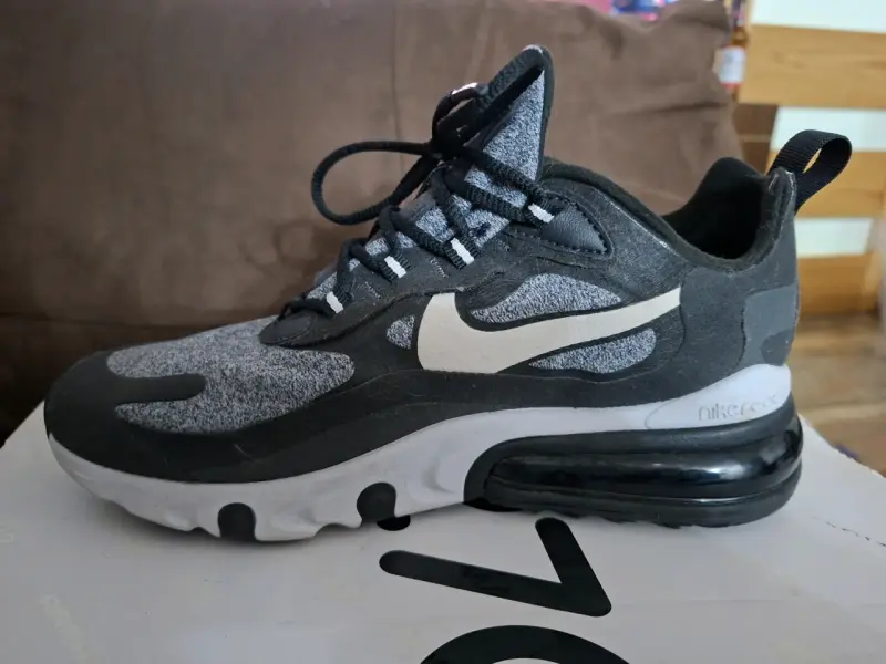 Zapatillas Nike Air Max 270 React Mujer Negro Gris - 1