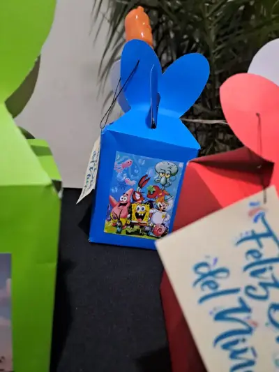 Cajas de regalo infantiles con temática de dibujos animados - miniatura 1