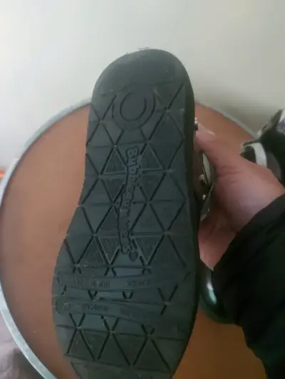 Botines de charol para niños con cordones brillantes - miniatura 4
