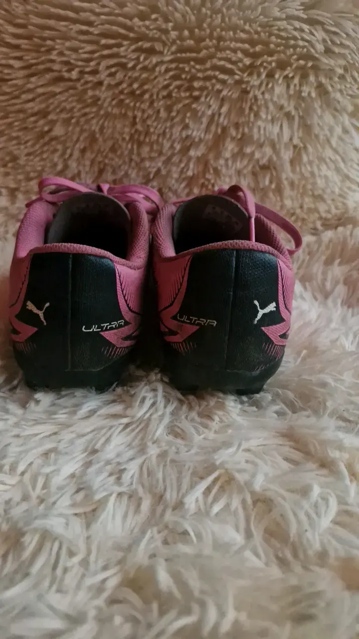 Zapatillas de fútbol Puma Ultra rosadas para mujer - 2